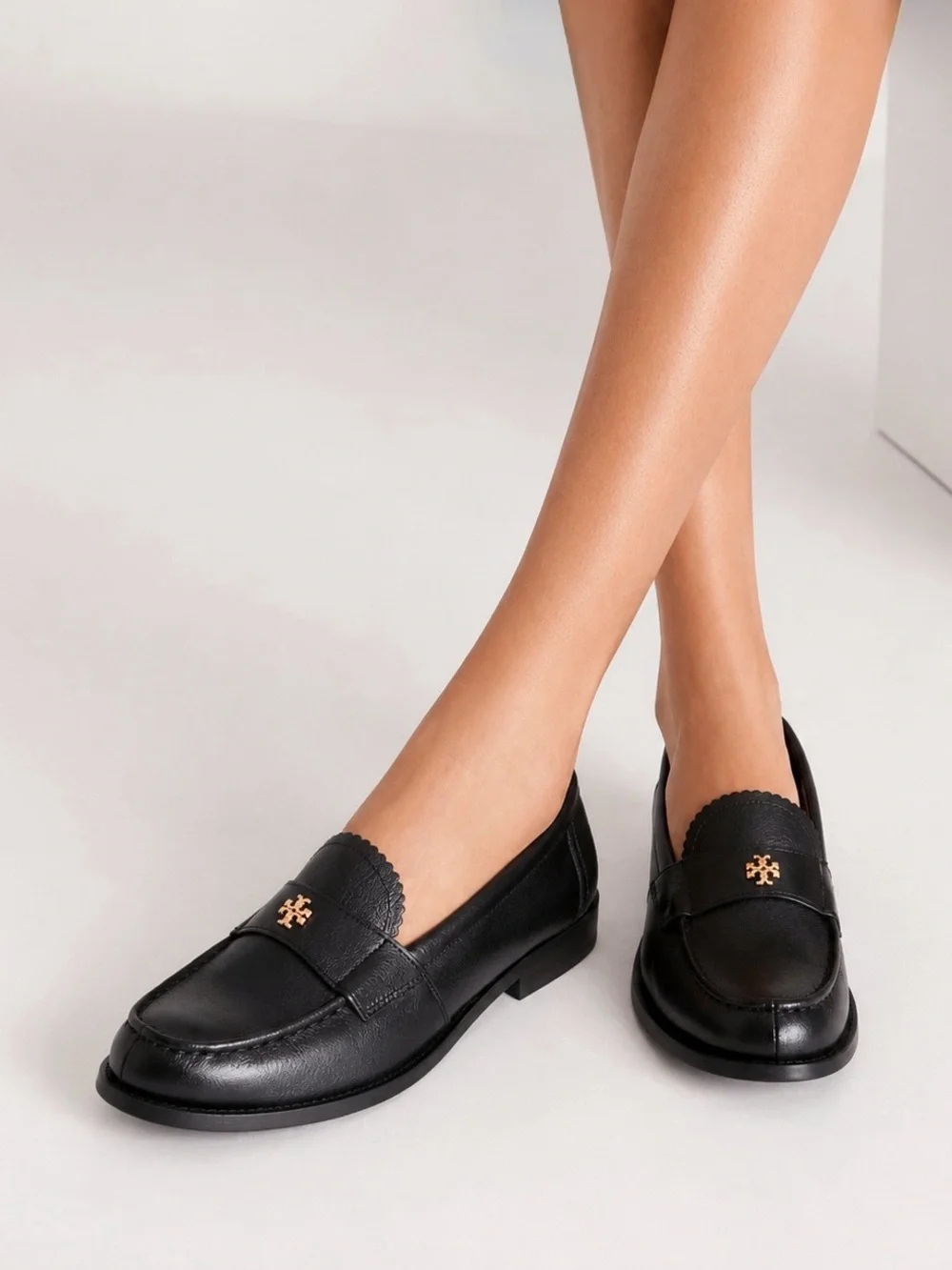 TORY BURCH Classic Loafers Black Leather Gold Double T 6.5